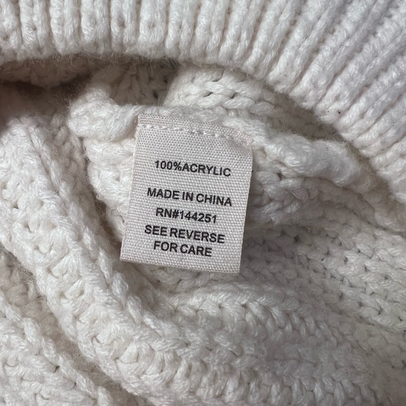 EUC Moon and Madison white crop sweater oversized turtleneck size M - Picture 3 of 5